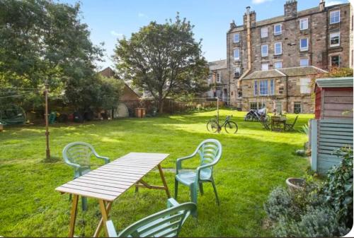 Κήπος έξω από το Edinburgh Seaside Apartment