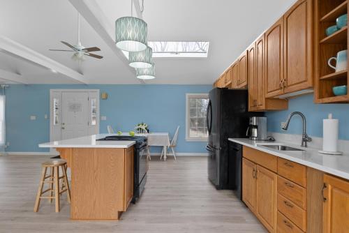 Η κουζίνα ή μικρή κουζίνα στο Bright and Spacious Stay