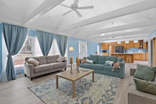 Χώρος καθιστικού στο Bright and Spacious Stay