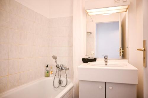 Ένα μπάνιο στο L'Osmose - Central & Cosy - Accès Tram Strasbourg - Commerces à Proximité