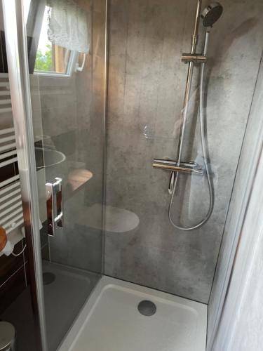 Koupelna v ubytování les biches du saut des cuves