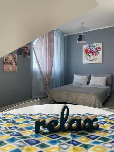 Postel nebo postele na pokoji v ubytování Chayka Home Hotel