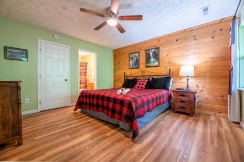 Postel nebo postele na pokoji v ubytování Four Cubs Cottage By Avada Properties