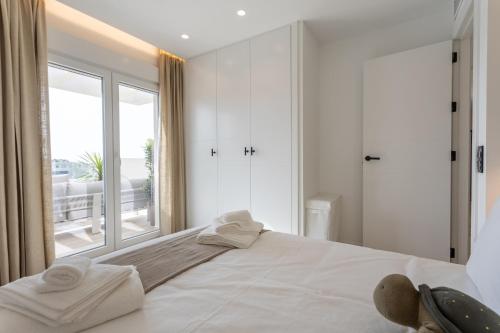 MTR - 701 Marbella Temporary Rent Apto 4 dormitorios Luminoso con zonas Chill Out y Gym