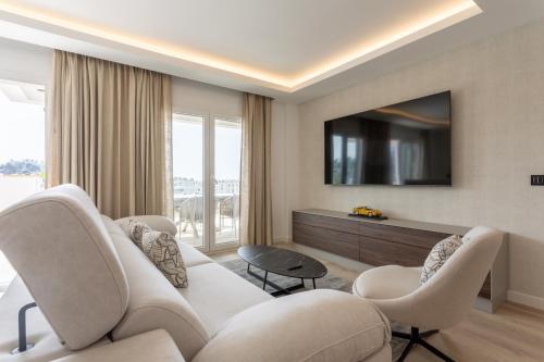 MTR - 701 Marbella Temporary Rent Apto 4 dormitorios Luminoso con zonas Chill Out y Gym