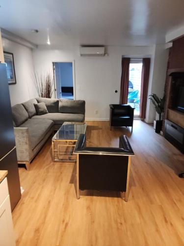 Ruang duduk di Garden Apartment