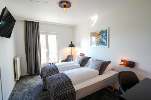 Postel nebo postele na pokoji v ubytování Østergaards Hotel