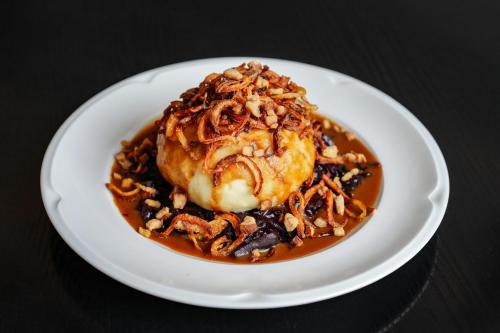 Comida en o cerca de este hotel
