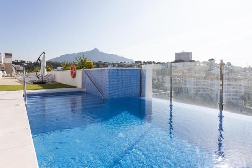 MTR - 701 Marbella Temporary Rent Apto 4 dormitorios Luminoso con zonas Chill Out y Gym
