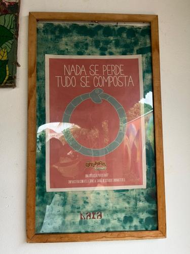 a framed picture of a sign hanging on a wall at Kasa Kaya in Araraquara