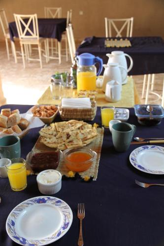 Comida en o cerca de este riad