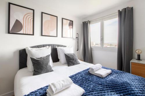 Spacious Montmartre Apartment - Sacré-Cœur View & Balcony
