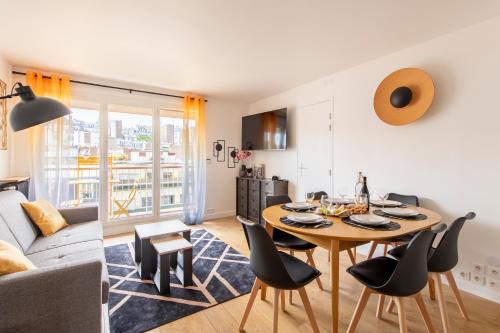 Spacious Montmartre Apartment - Sacré-Cœur View & Balcony