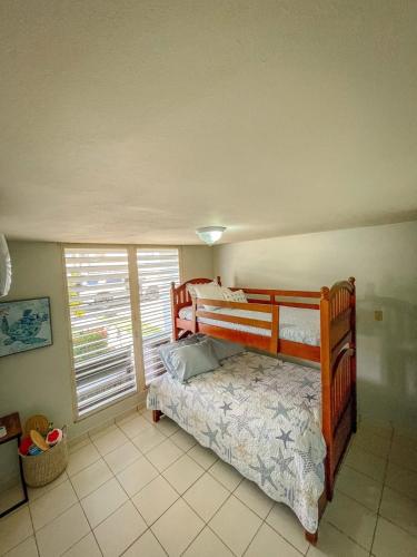 เตียงในห้องที่ Mi Casita