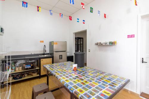 Η κουζίνα ή μικρή κουζίνα στο Hostel Bemaro Mexico City