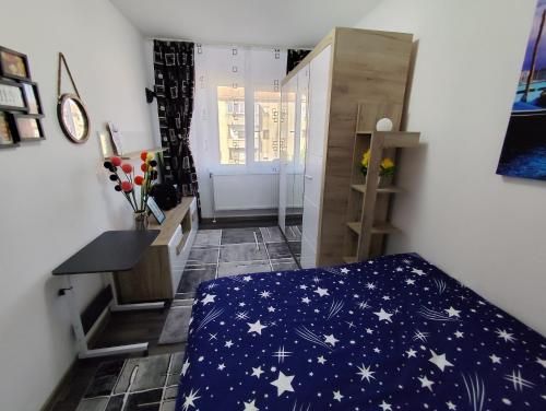 Giường trong phòng chung tại Perla Bocșei - Apartament Etaj 4