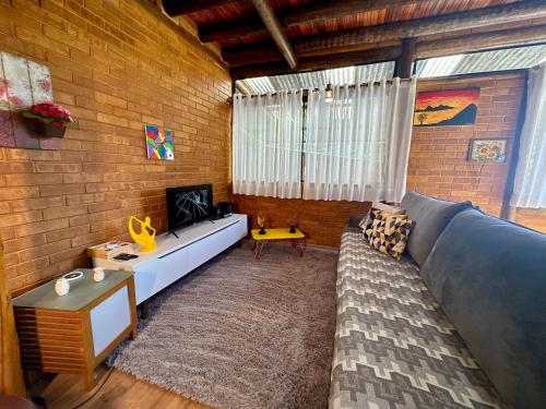 Χώρος καθιστικού στο Chalé aconchegante em Cardinot - Nova Friburgo