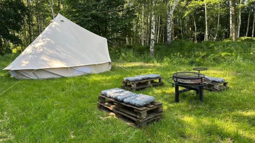 Κήπος έξω από το Glamping Stodoła Silent Zone