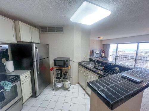 Gallery image of Ocean View Retro 1-Bedroom EC condo in Honolulu