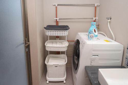 a laundry room with a washing machine and a sink at Mountain Green D "Japanese Heart" - Vacation STAY 08400v in Yufuin