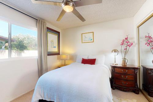 a bedroom with a bed and a ceiling fan at Oakmount Escape in Desert Hot Springs