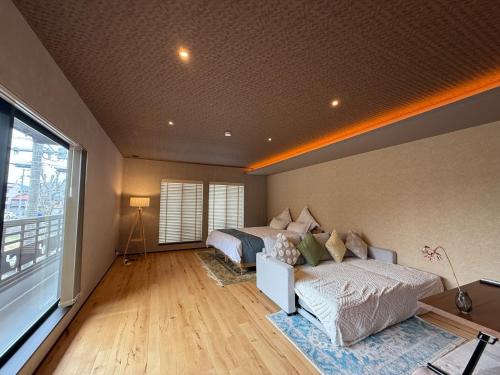 Ένα ή περισσότερα κρεβάτια σε δωμάτιο στο Sou - Vacation STAY 12879v