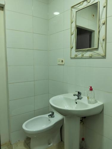 Ένα μπάνιο στο Alojamiento de habitaciones Zaidín