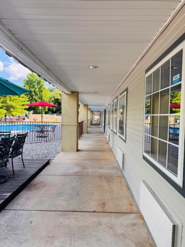 a walkway next to a building with a bench at Wander Inn in Branson