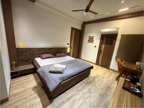 a bedroom with a large bed in a room at Skywood Villa Rooms in Lucknow