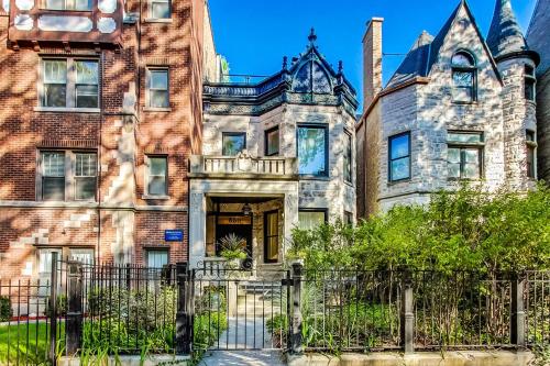 an old house with a fence in front of it at Luxurious Lincoln Park Home with Gourmet Kitchen in Chicago
