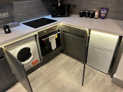 a kitchen with a washer and dryer in a kitchen at 1 Bedroom Lavish Studio Apartment in Bradford
