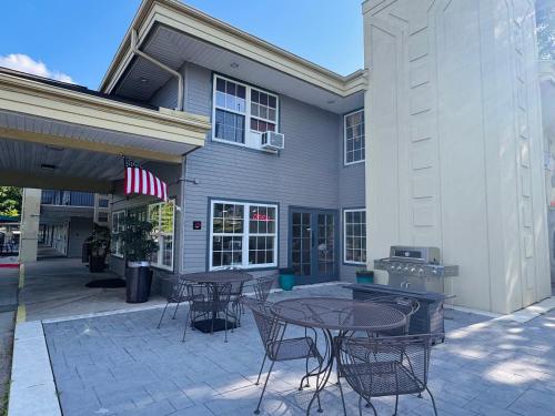 a patio with tables and chairs in front of a building at Wander Inn in Branson