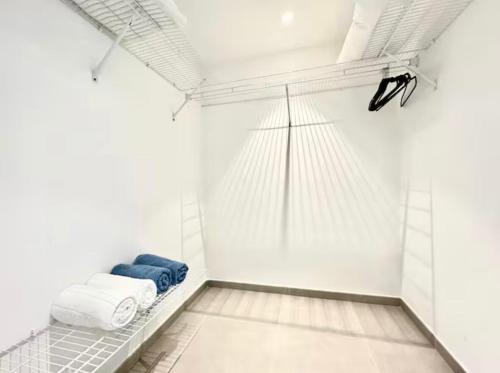 ภาพในคลังภาพของ Modern 2BR with golf view, pool front oasis ในปุนตากานา