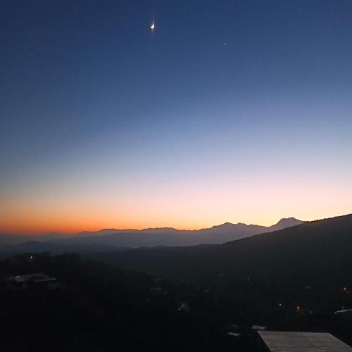 a view of the sunset from the top of a mountain at Asclepia lodge spa in Quebrada Escobares