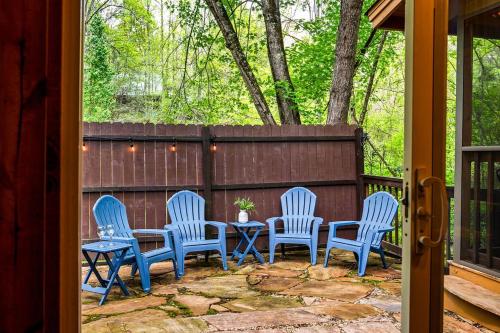 Zahrada ubytování Smoky Mountain Cabin w/HotTub in Screened-in Patio