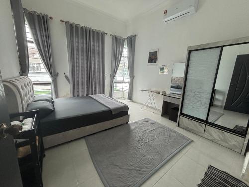 TV a/nebo společenská místnost v ubytování HF PCB Homestay Private Pool