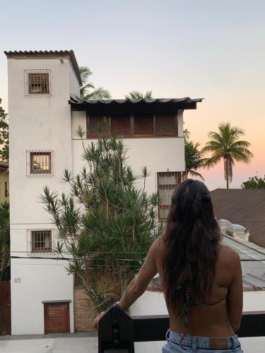 Edificio en el que se encuentra el hostal o pensión