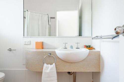 Un baño de Maraboon Motor Inn