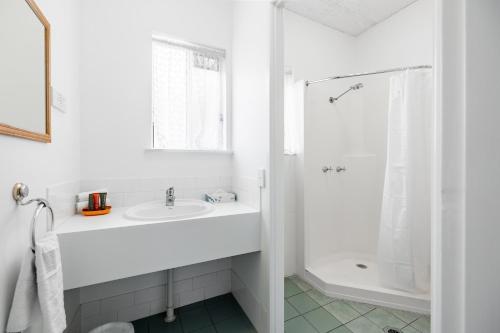 Un baño de Maraboon Motor Inn