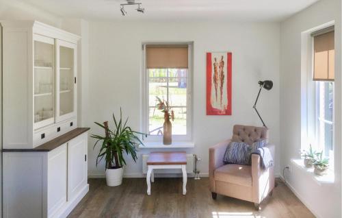 a living room with a chair and a table at Beautiful Home In Hoge Hexel With Wifi in Hoge-Hexel