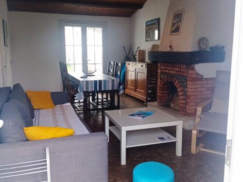 Photo de la galerie de l'établissement Maison mitoyenne Noirmoutier, calme, terrasse, 4 pers - FR-1-823-80, à Noirmoutier-en-l'lle