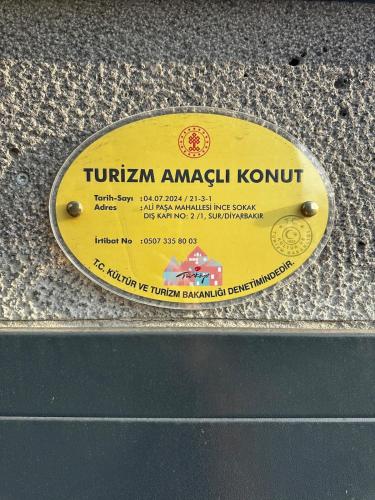 Sijil, anugerah, tanda atau dokumen lain yang dipamerkan di Nesibe Hanims Mansion in the Heart of History