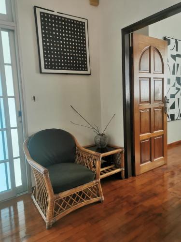 Χώρος καθιστικού στο Room Only - Ryui's Quiet Residential Bungalow 5,403sqft