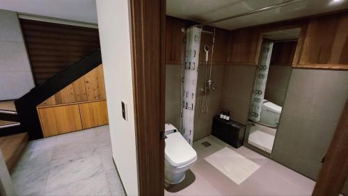 Phòng tắm tại Polo Tourist Hotel