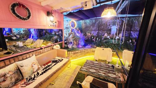 Khu vực ghế ngồi tại Polo Tourist Hotel