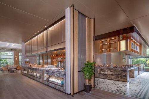 Una cocina o cocineta en Holiday Inn Xuzhou Yunquan by IHG