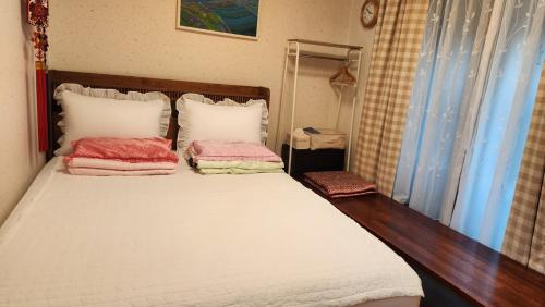 Postel nebo postele na pokoji v ubytování Seochon Guesthouse