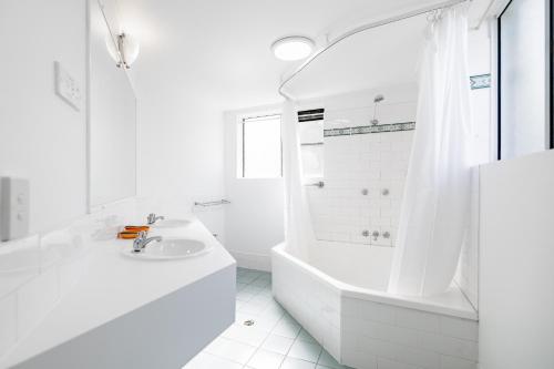 Un baño de Maraboon Motor Inn