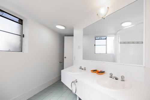 Un baño de Maraboon Motor Inn