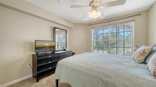 Ένα ή περισσότερα κρεβάτια σε δωμάτιο στο 1 BR Bayou Breeze Sarasota Condo